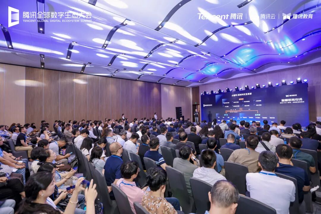 十方融海亮相2025腾讯全球数字生态大会，小智AI引领AI硬件新潮流新闻配图