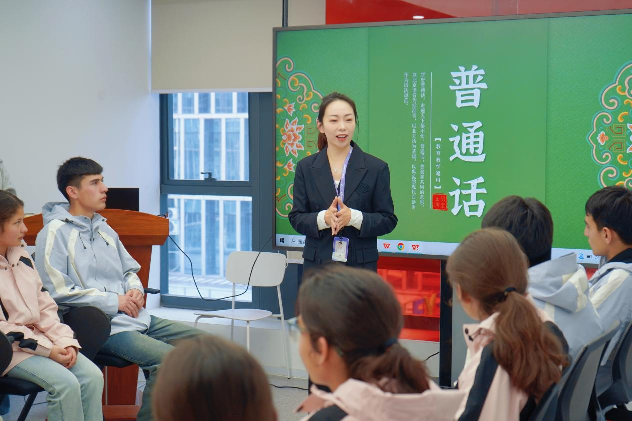 十方融海响应教育公平政策，以公益实践书写社会价值，服务2300万+文化学习者新闻配图