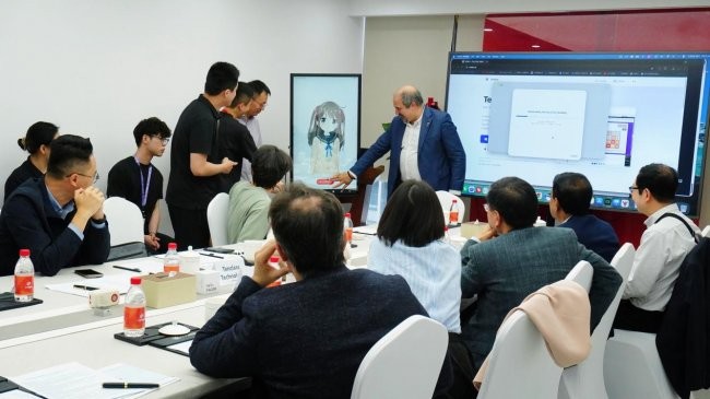 国际专家团走进十方融海，关注深圳AI企业生态化发展新闻配图